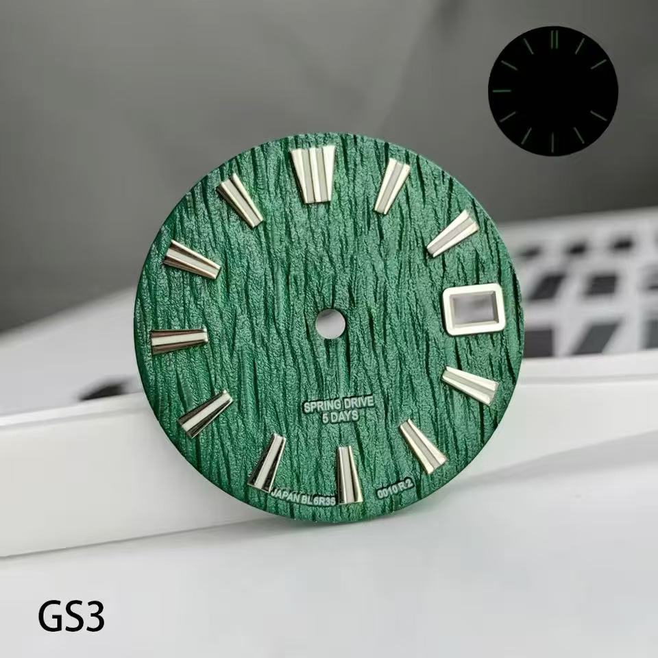 ساعة ميكانيكية خضراء مضيئة بقط - مراجعة Reel Case وسعره